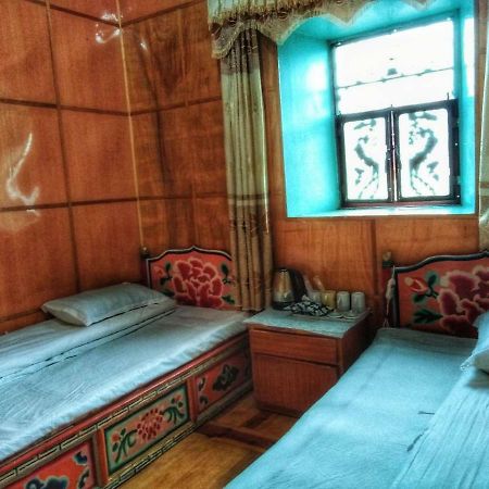 Zishuo Zihua Guest House Daocheng Exterior photo